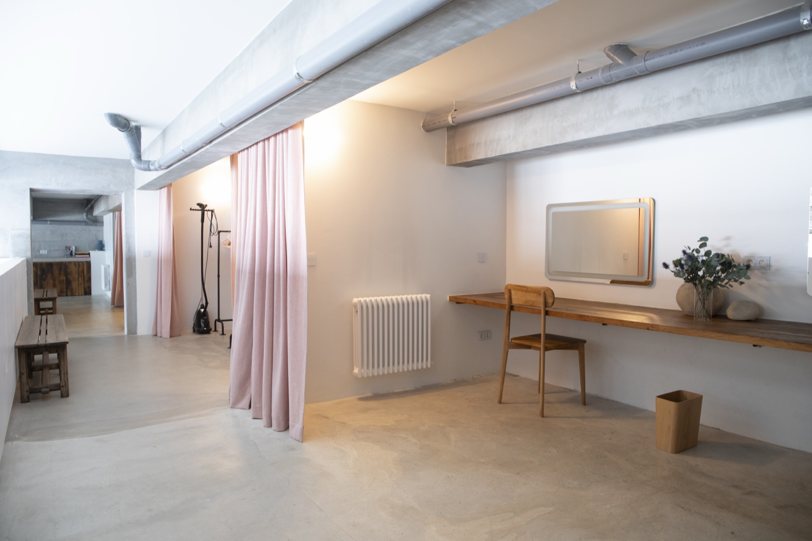 Couloir et mezzanine du studio